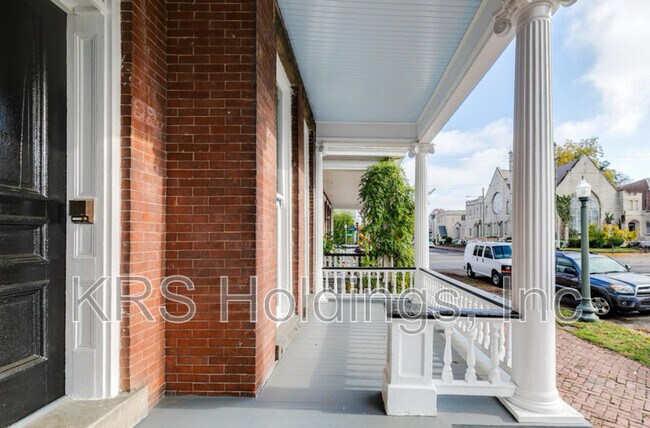 Building Photo - 228 N 32nd St