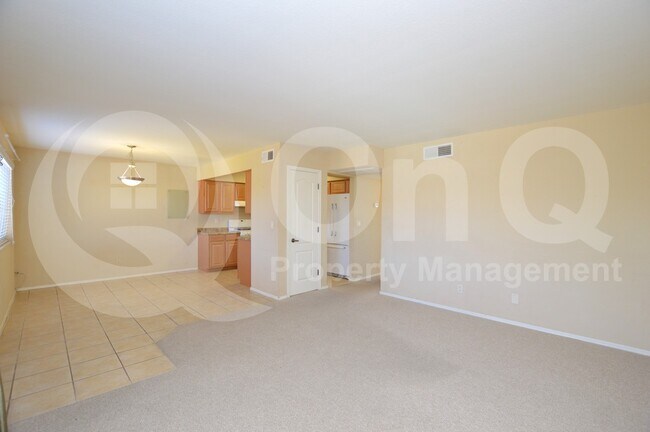 Foto del edificio - 303 N Miller Rd