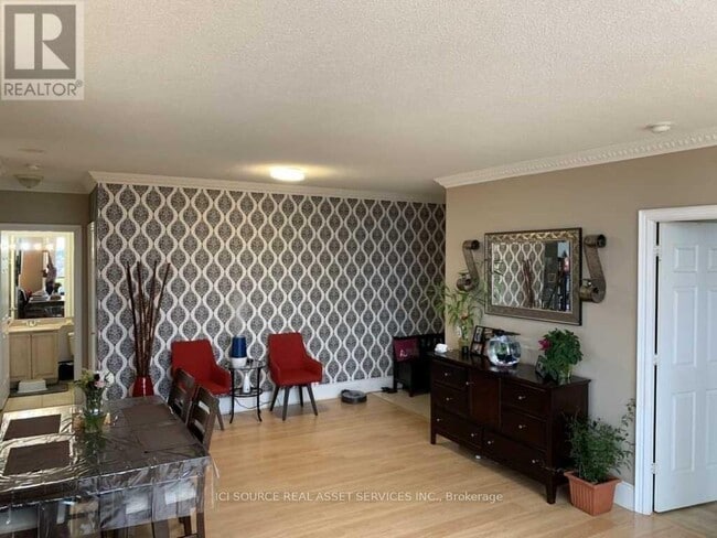 Building Photo - 5233 Dundas St W