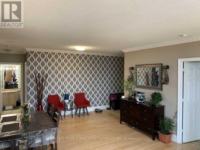 Photo du bâtiment - 5233 Dundas St W