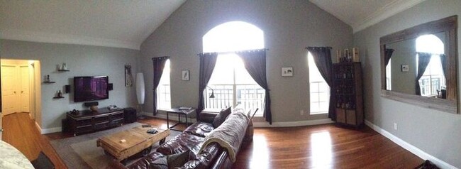 Building Photo - Manor of Craughwell Condo!