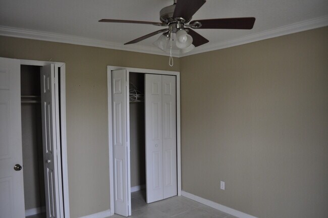 Foto del edificio - 10385 N Kendall Dr