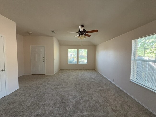 Building Photo - 3003 Elderberry Dr