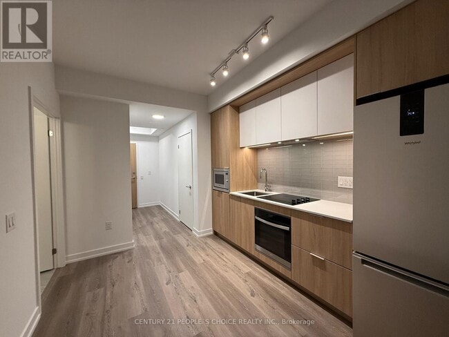 Building Photo - 395 Square One Dr