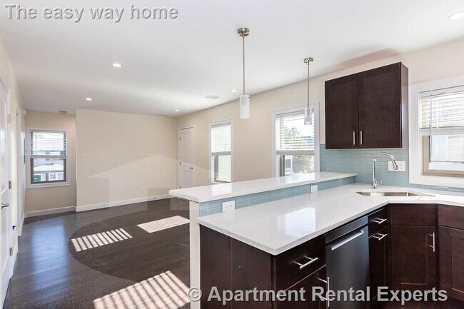 Building Photo - Medford 4BR. 4.5 Baths - New Reno