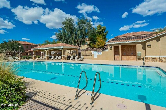 Foto del edificio - 10325 W Sands Dr