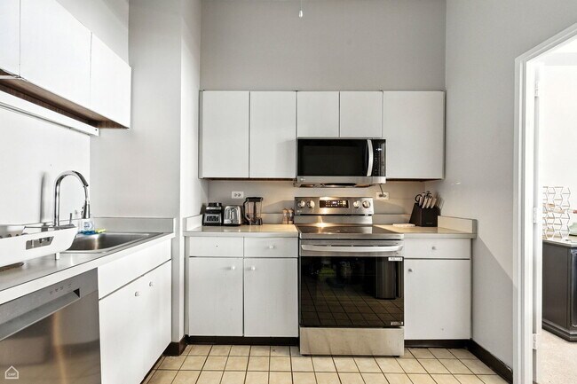 Foto del edificio - 175 E Delaware Pl