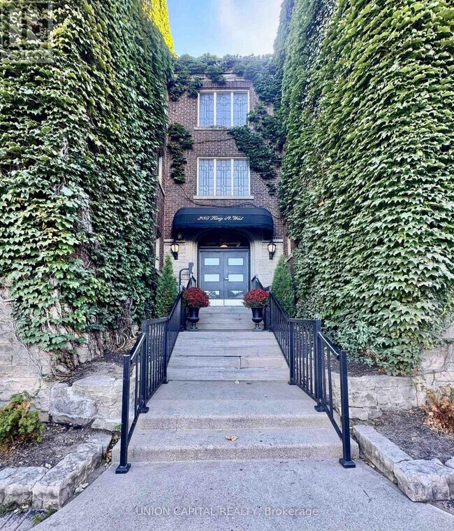 Photo du bâtiment - 285-285 King St W