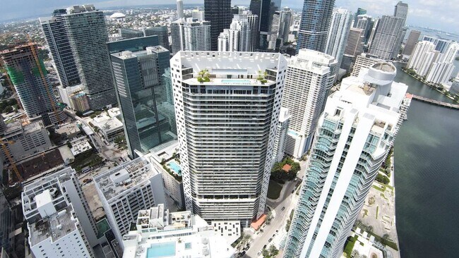Foto del edificio - 1300 Brickell Bay Dr