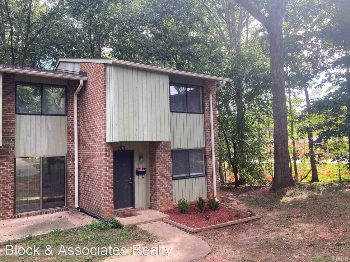 1239 Teakwood Pl, Raleigh, NC 27606 House Rental in Raleigh, NC