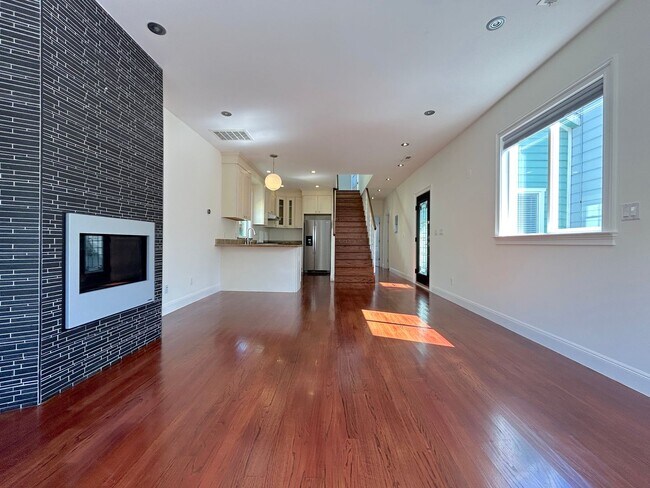Foto del edificio - 569 Moultrie St.