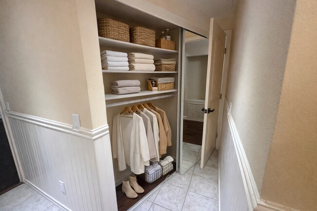 Foto del edificio - Large 1 Bedroom 1 Bath for rent at Villa Europa in UTC area