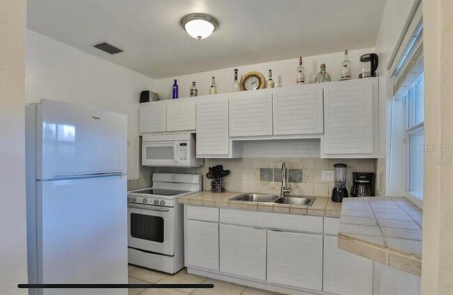 Foto del edificio - 3928 W Bay View Ave