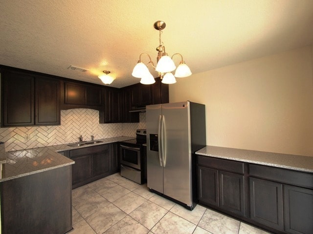Building Photo - Viewable Now!