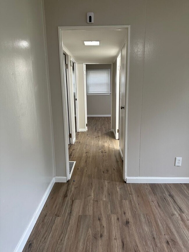 Building Photo - 6265 Tyndall Dr