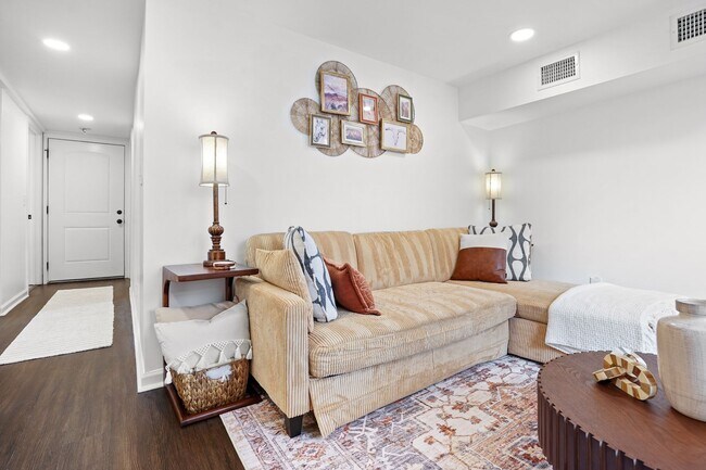 Foto del edificio - 1803 Neal Terrace