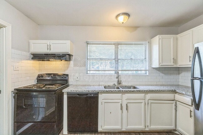 Foto del edificio - 6419 Belarbor St