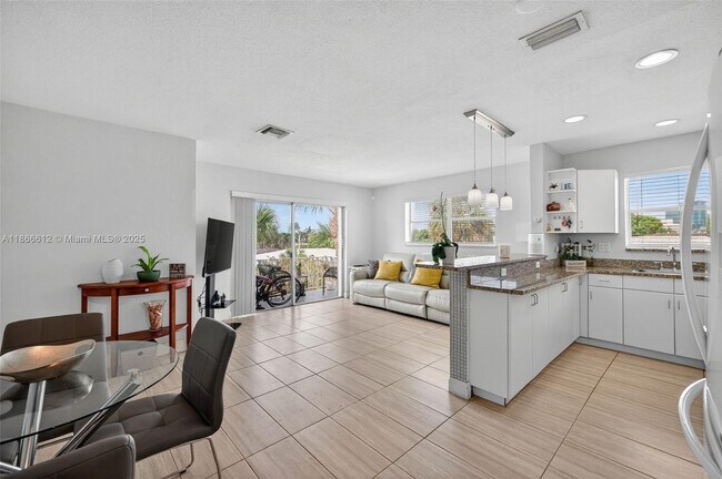 Foto del edificio - 2715 NE 49th St