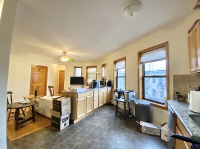 Building Photo - Renovated Cleveland Circle 5 Bed/2 Bath on...