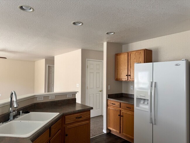 Building Photo - 7744 Tulear St