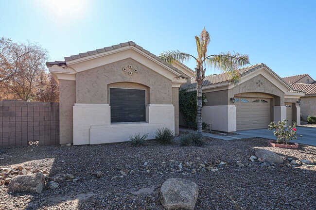 Building Photo - Welcome to this Stunning 5 bedroom, 3.5 ba...