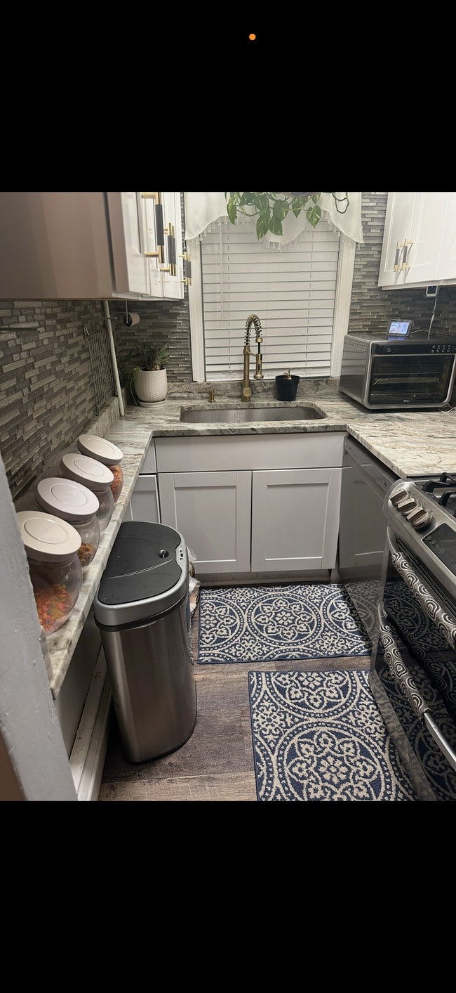 Kitchen - 544 Power Rd