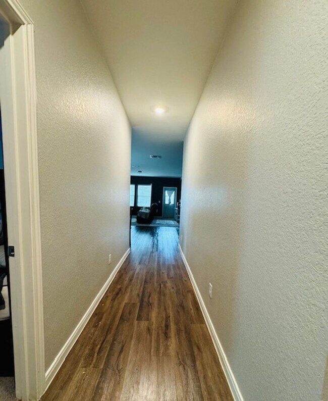 Foto del edificio - Spacious 4 Bedroom 3 Full Bath home in the...