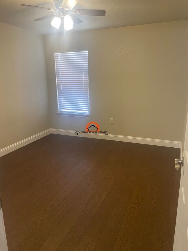 Building Photo - 1308 Mission Dr