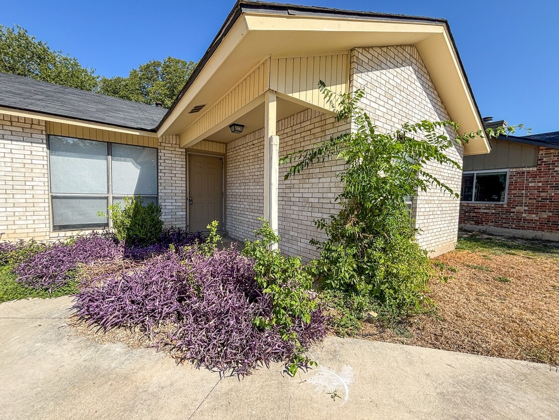Foto principal - 607 Frostwood Dr