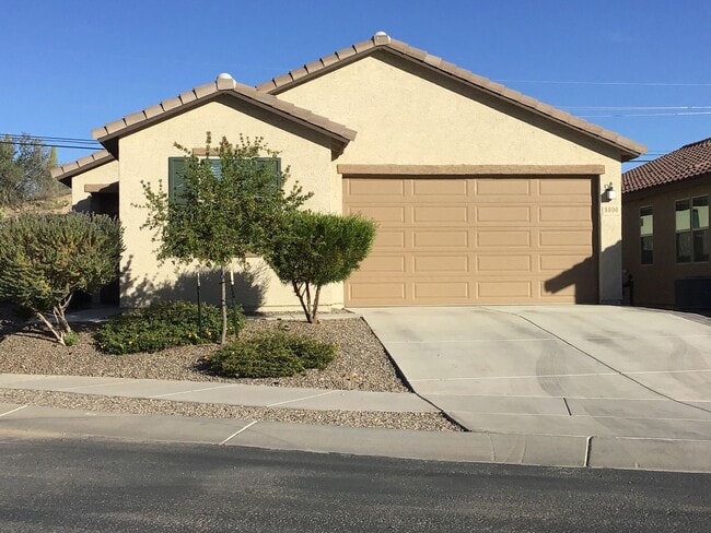 Building Photo - Clean, 3 Bdrm + Den, 2 Bath, 1842 sq/ft in NW area