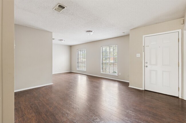 Foto del edificio - 324 Olive St