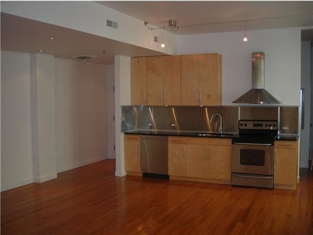 Primary Photo - 1232 Chestnut St