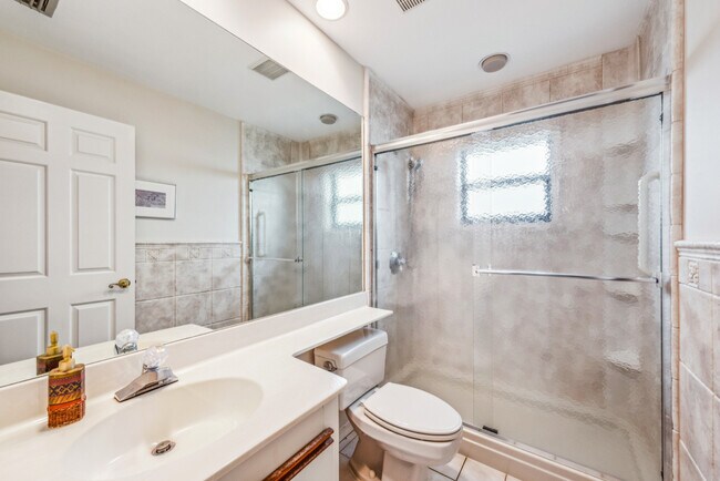 Building Photo - 825 Reef Point Cir