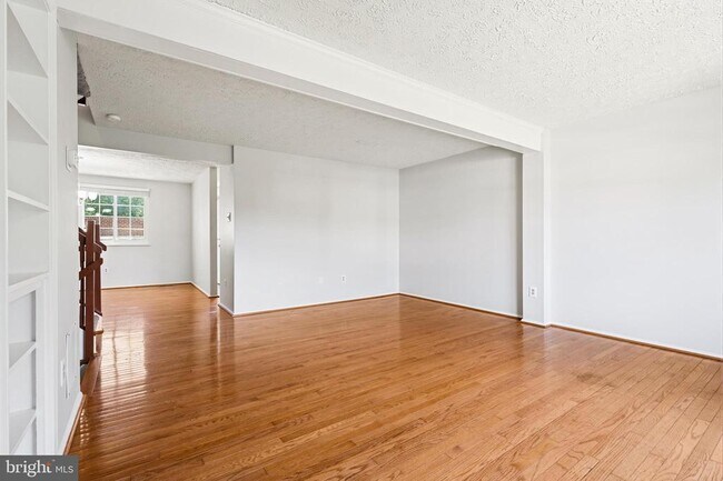 Foto del edificio - 4600 Brentleigh Ct