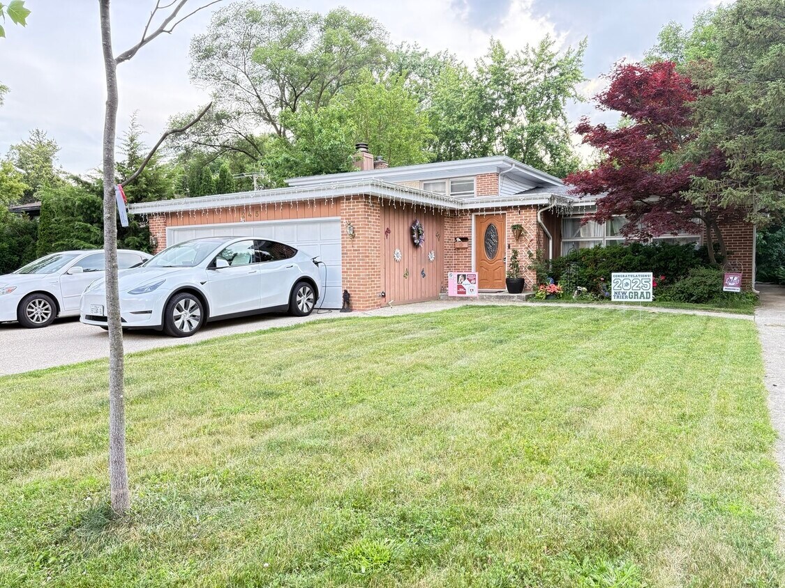 Foto principal - 245 Sunset Dr