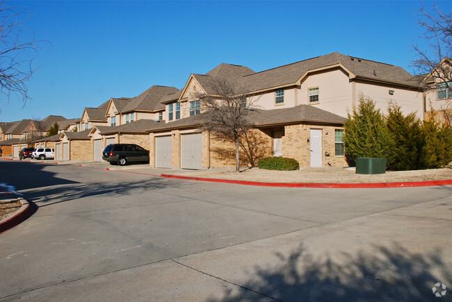 Building Photo - Chaparral Townhomes