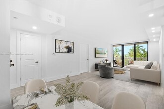 Building Photo - 1121 Crandon Blvd