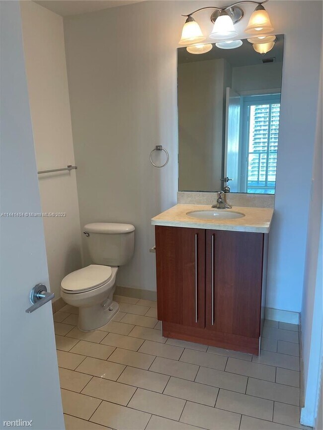 Foto del edificio - 2 br, 2 bath Condo - 1111 SW 1st Ave Apt 3...