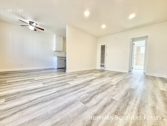 Building Photo - 1088 W 39th St