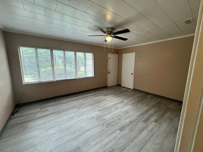 Foto del edificio - 2 Bedroom/1 Bath Duplex