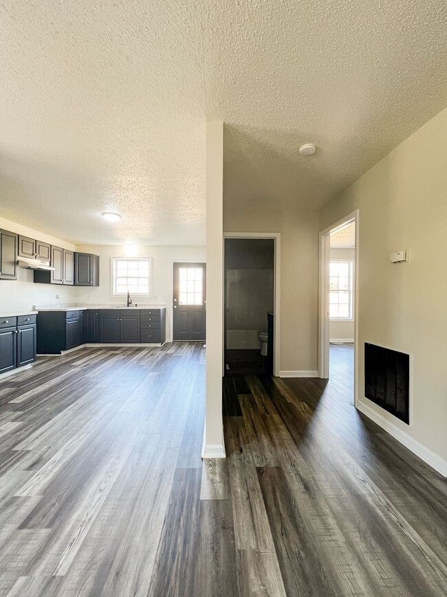 Building Photo - Spacious and New -- Great 3BR Home 2 minut...