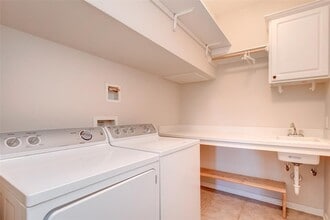 Building Photo - 34 N Longsford Cir