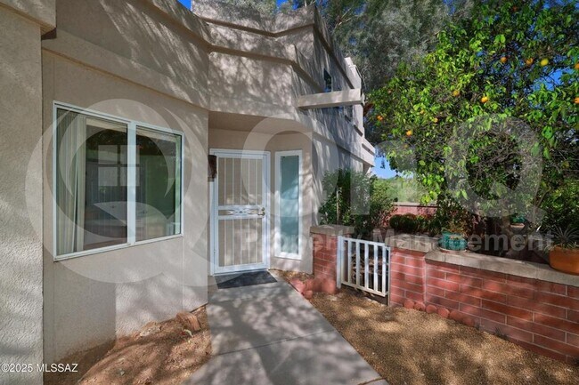 Foto del edificio - 8740 N Johnny Miller Dr