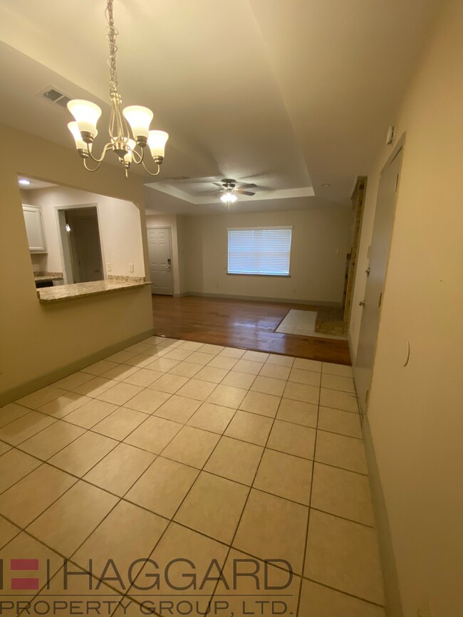 Foto del edificio - Renovated half duplex-2 bed, 1 bath, 1 story