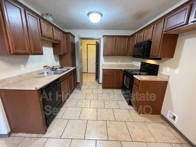 Building Photo - 3148 W Golden Valley