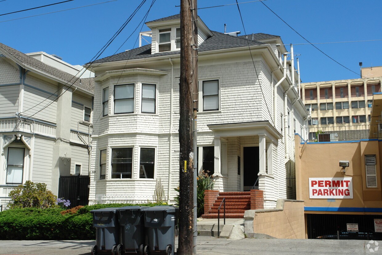 Foto principal - 2425 Durant Ave
