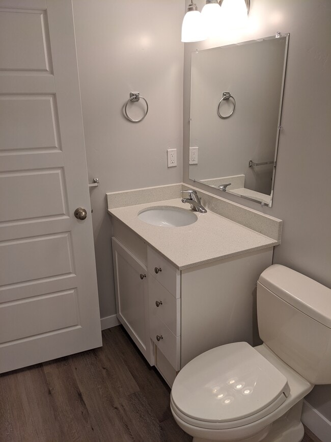 Building Photo - 540 E 200 S