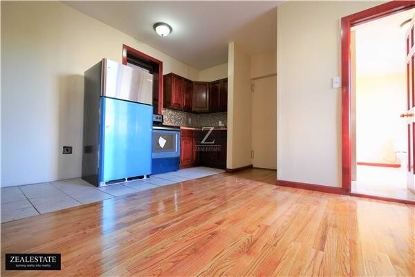 Primary Photo - 182 21st St