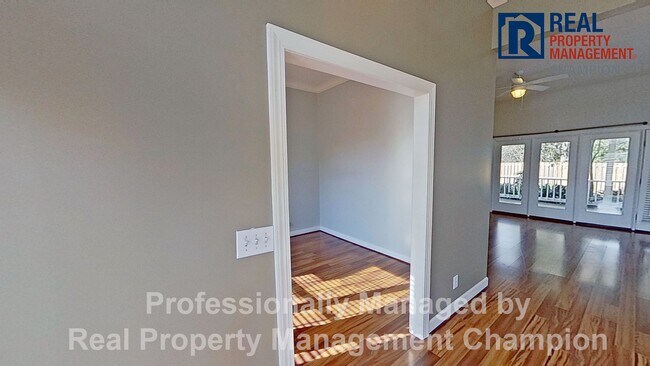 Building Photo - Fabulous Home with Split Bedroom Plan and ...