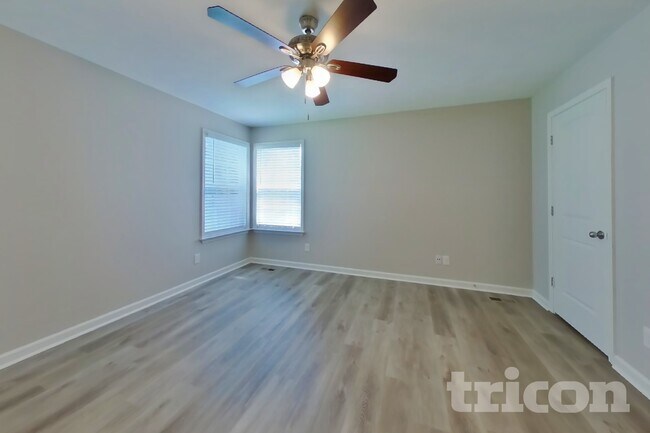 Foto del edificio - 1856 Emily Ln